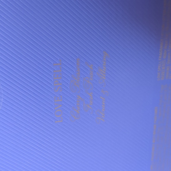 Bundle New Victoria Secret Mist & Lotion Gift Sets Love Spell &Pure Seduction - Picture 4 of 5